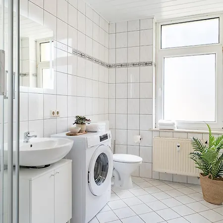 Benville Bv05 - Fuer Kurztrip & Business - Stellbare Einzelbetten - Waschmaschine - Wlan - Mikrowelle & Nespresso - Bahnhof 2min - Supermarkt 3min - Porzellanmanufaktur 10min Meissen